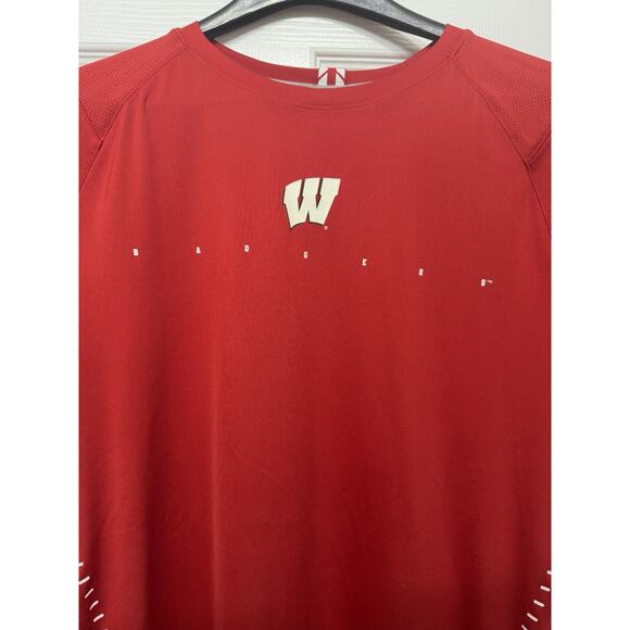 Men’s Under Armour Wisconsin Badgers T-Shirt Heatgear- Size XL - Picture 3 of 7